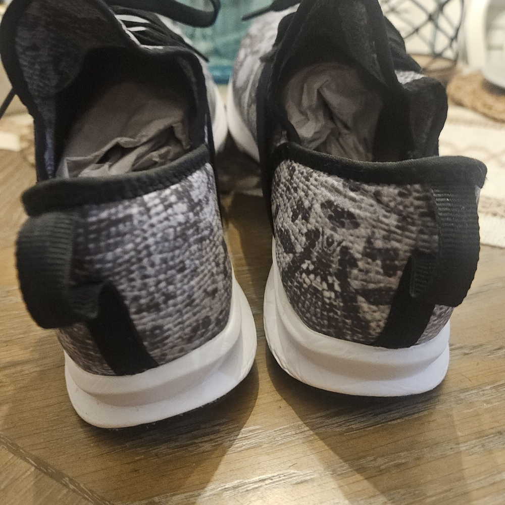 New Balance Tennis Shoes Snake Print 9 - Picture 7 of 16